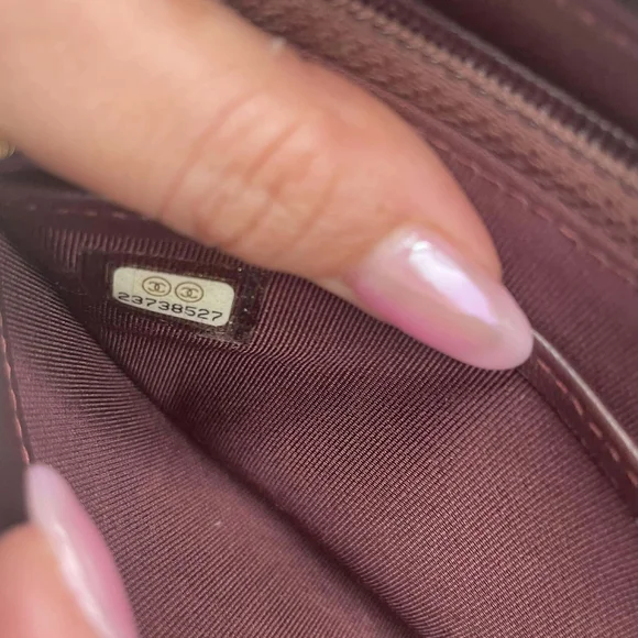 CHANEL Black Chevron Wallet with Gold Accents - Picture 3 of 10